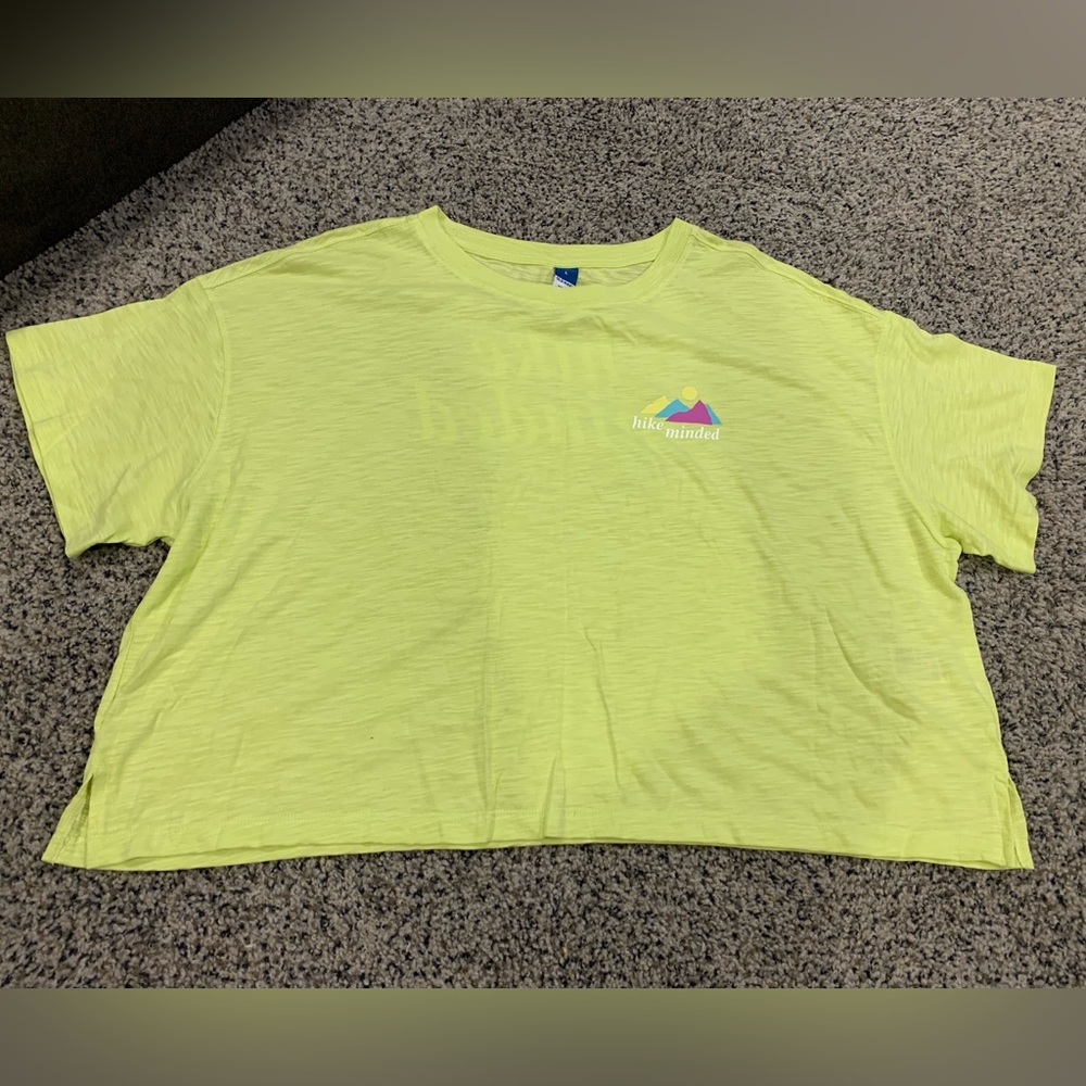 Hike minded old navy cropped t-shirt
